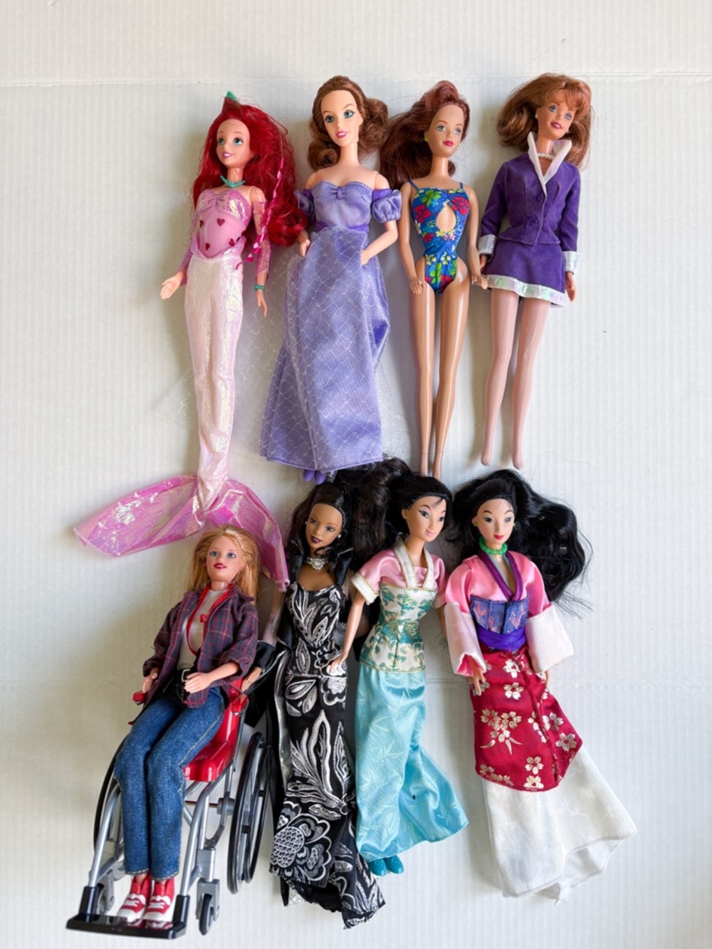 8 vintage dolls